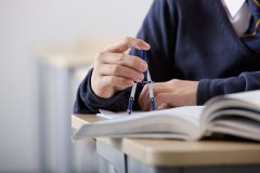 中学英语类教材的副主编费用是多少