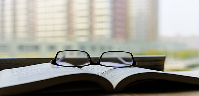 国内正规出版社书号多少钱