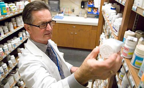 主管药师是中级职称吗